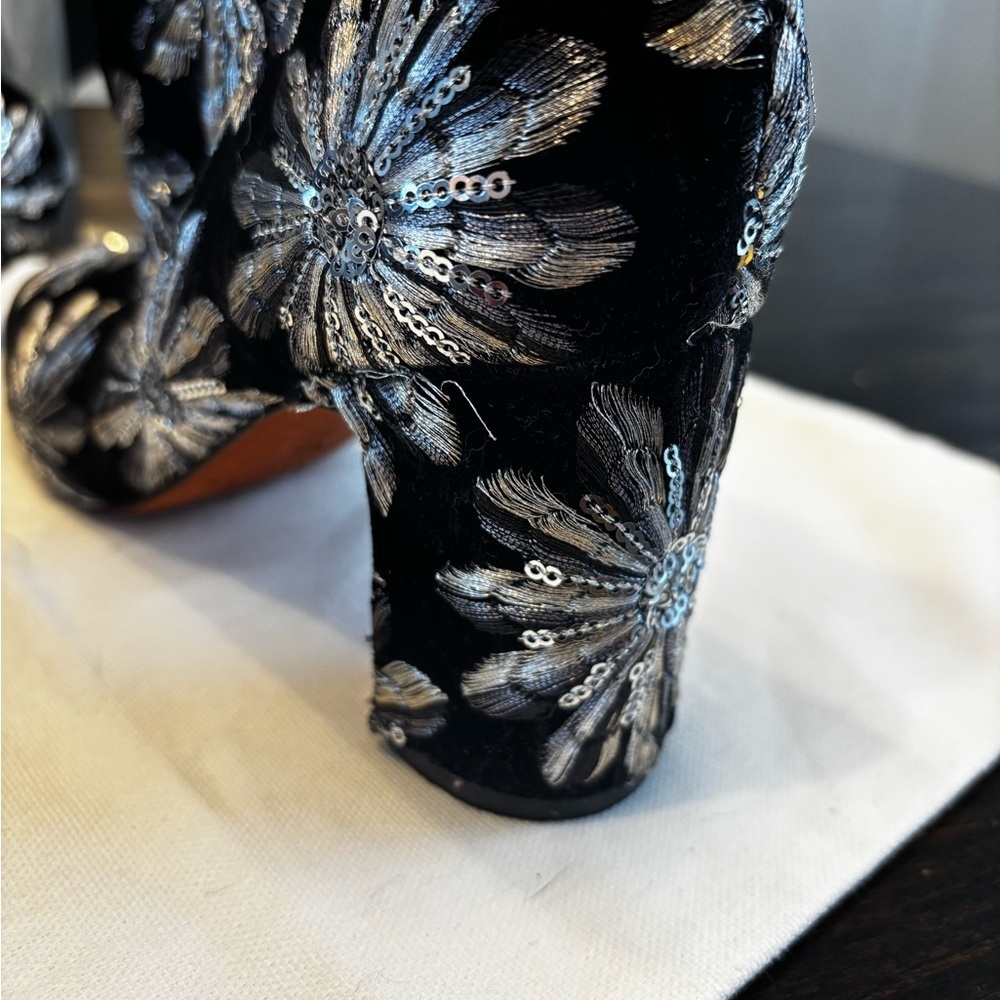 Marc Fisher Grazie Sequin Velvet Booties in black and
Black Ankle Boots sz 7.5 - Picture 6 of 6